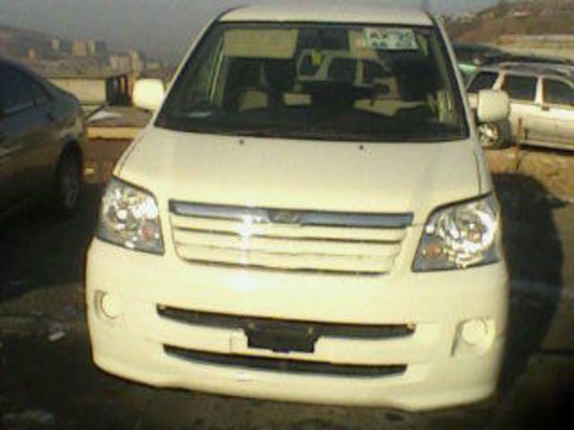 2002 Toyota Noah