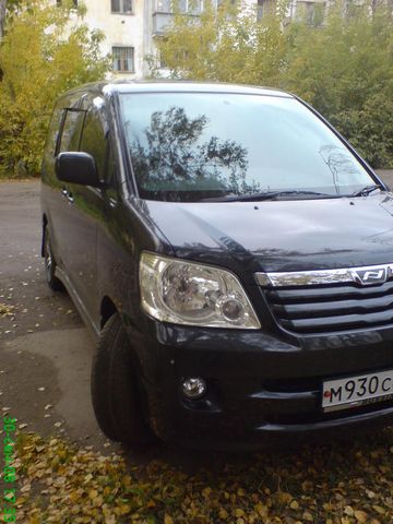 2002 Toyota Noah