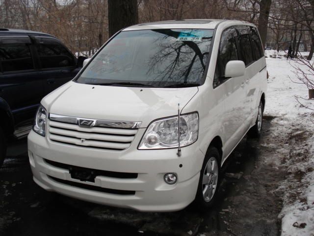 2002 Toyota Noah