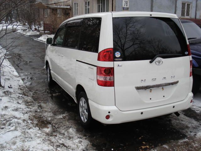 2002 Toyota Noah