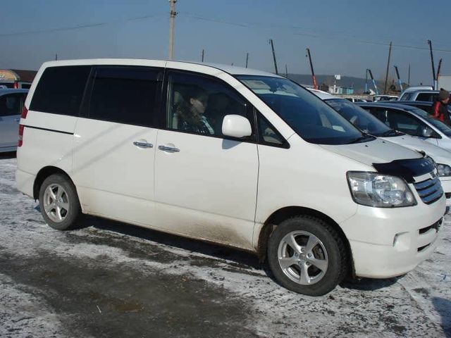 2002 Toyota Noah