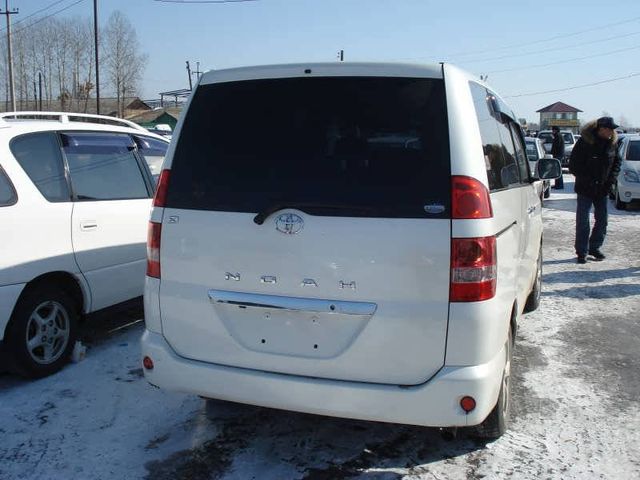 2002 Toyota Noah