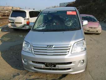 2002 Toyota Noah