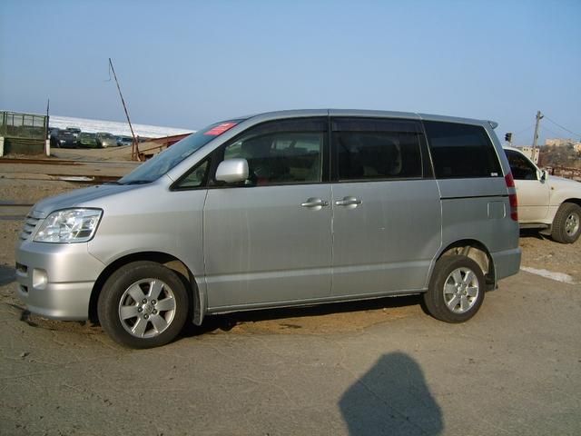 2002 Toyota Noah