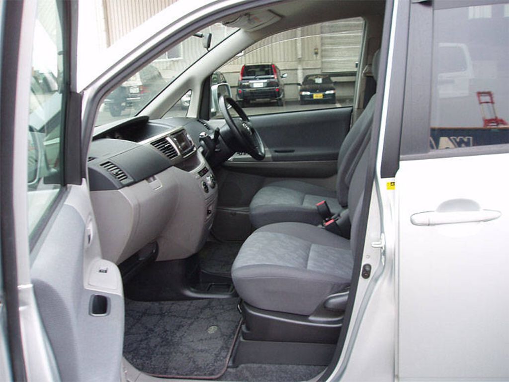 2002 Toyota Noah