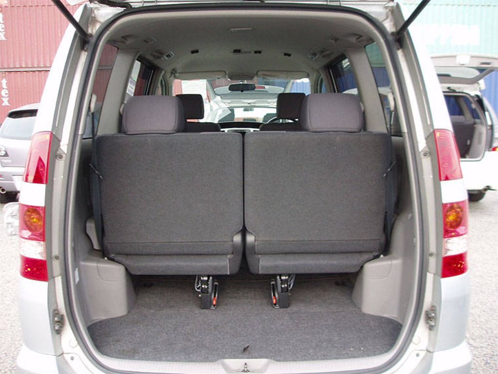 2002 Toyota Noah