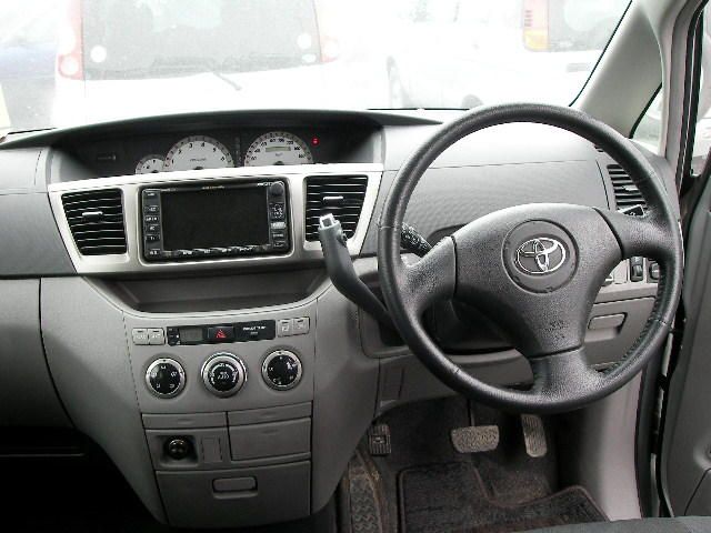 2002 Toyota Noah