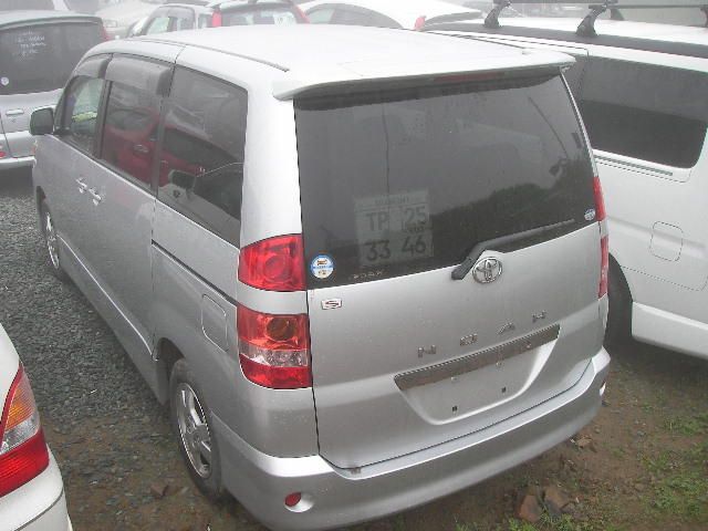 2002 Toyota Noah