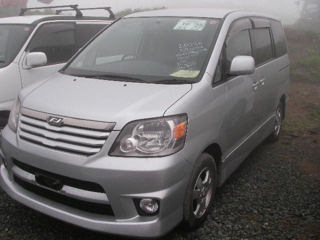 2002 Toyota Noah