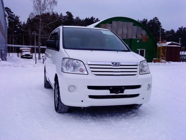 2002 Toyota Noah