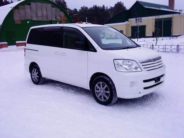 2002 Toyota Noah