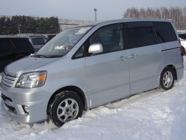 2002 Toyota Noah