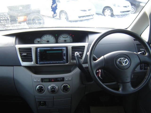 2002 Toyota Noah