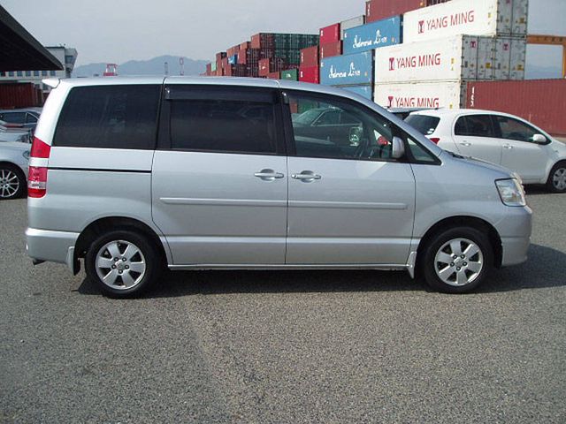 2002 Toyota Noah