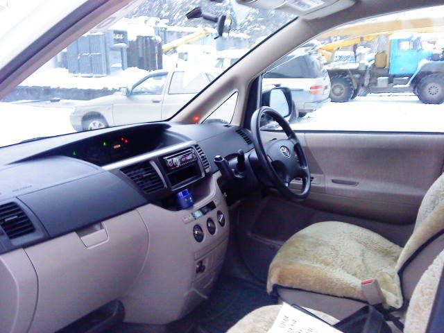 2002 Toyota Noah