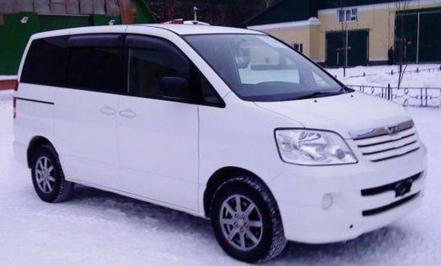 2002 Toyota Noah