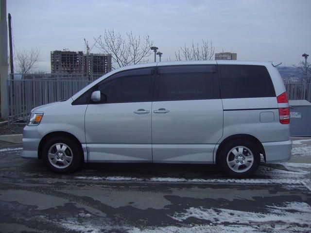 2002 Toyota Noah