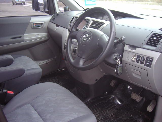 2002 Toyota Noah