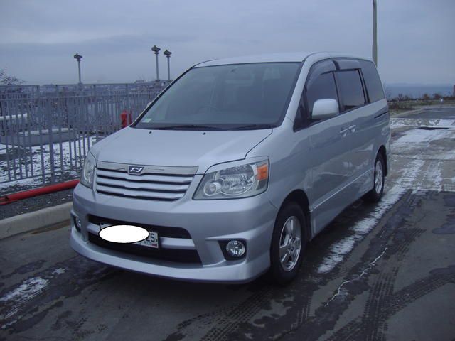 2002 Toyota Noah