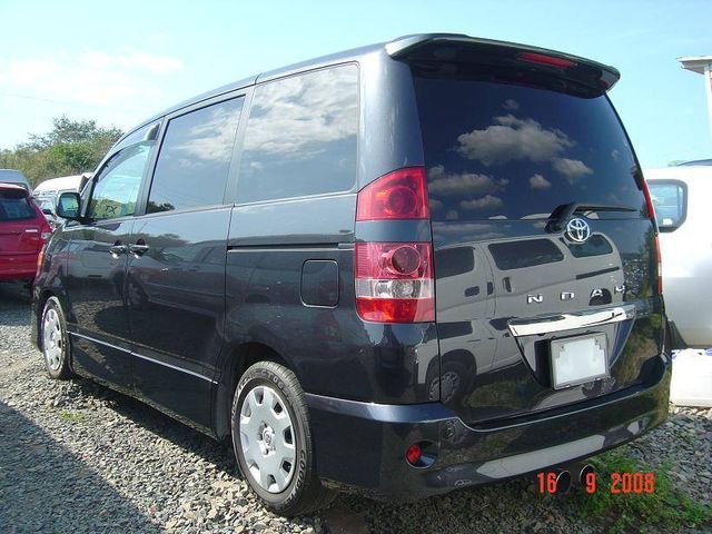2002 Toyota Noah