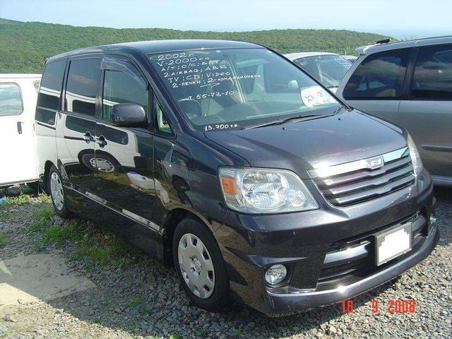 2002 Toyota Noah
