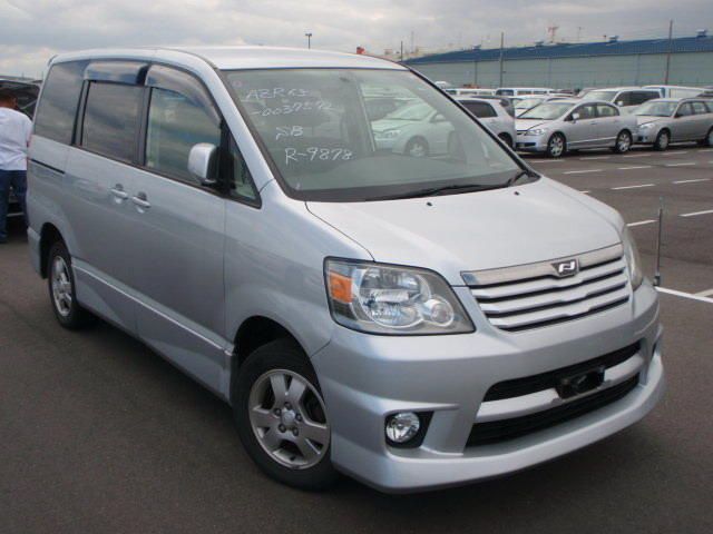 2002 Toyota Noah