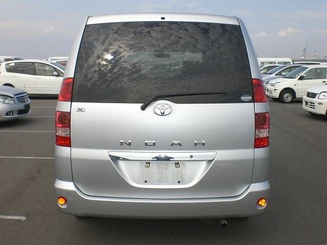 2002 Toyota Noah