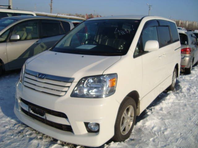 2002 Toyota Noah