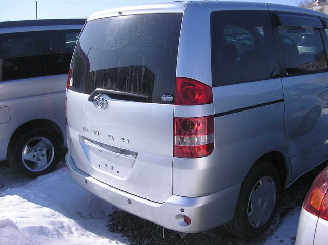 2002 Toyota Noah