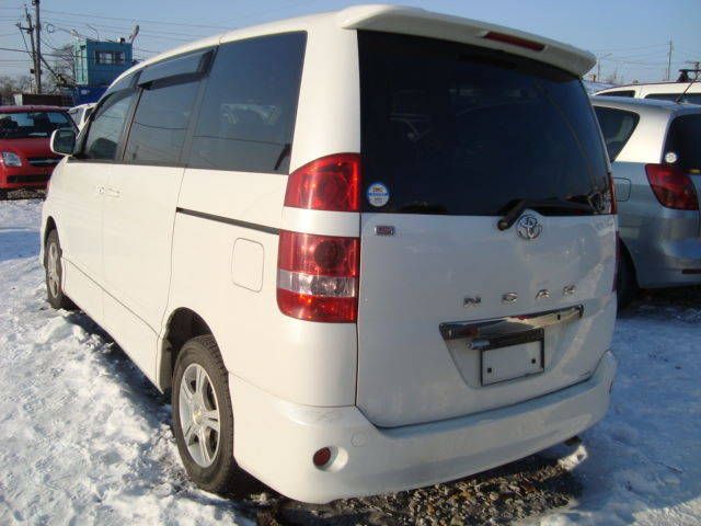 2002 Toyota Noah