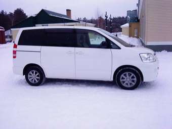 2002 Toyota Noah