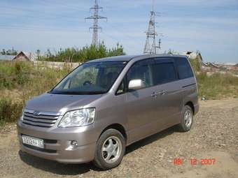 2002 Toyota Noah