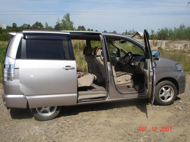 2002 Toyota Noah