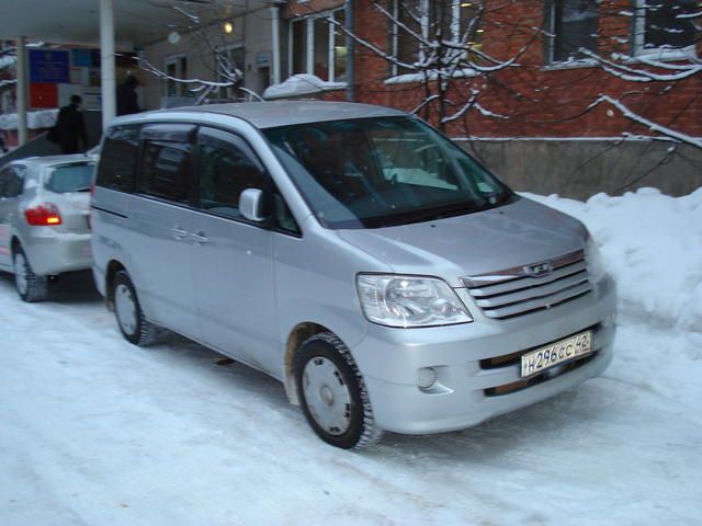 2002 Toyota Noah