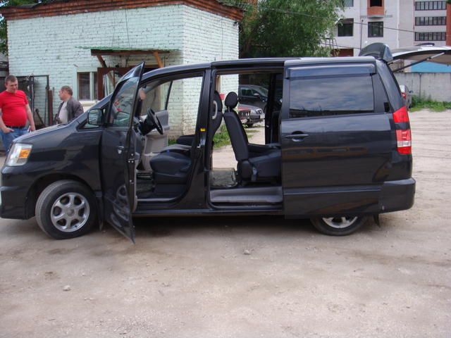 2002 Toyota Noah