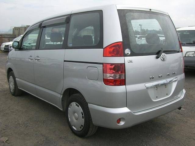 2002 Toyota Noah