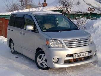 2002 Toyota Noah