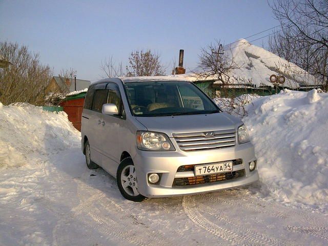 2002 Toyota Noah