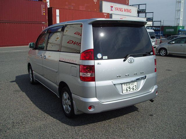 2002 Toyota Noah