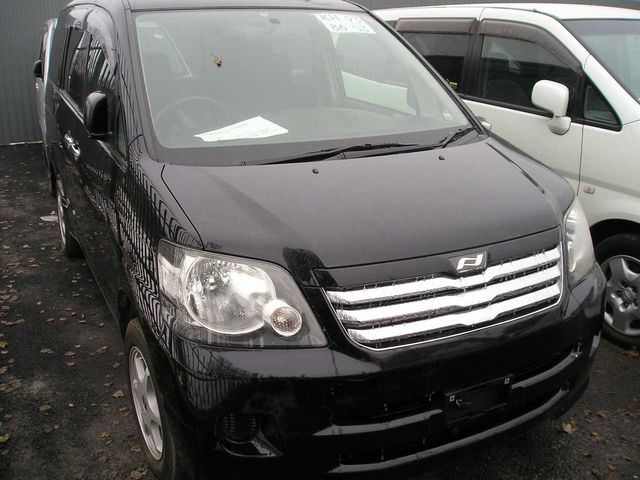 2002 Toyota Noah