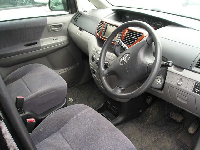 2002 Toyota Noah