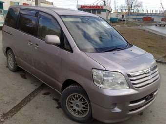 2002 Toyota Noah