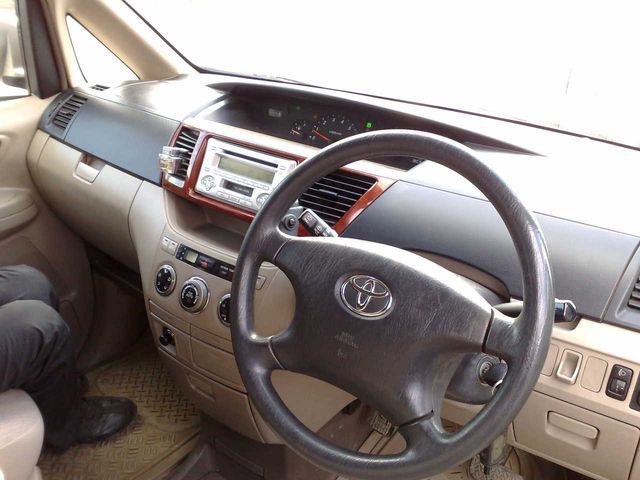 2002 Toyota Noah
