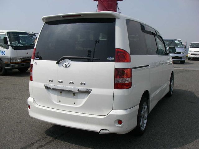 2002 Toyota Noah