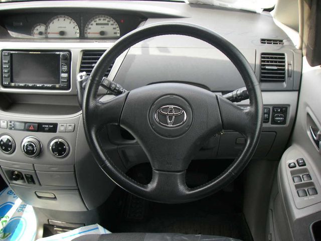2002 Toyota Noah