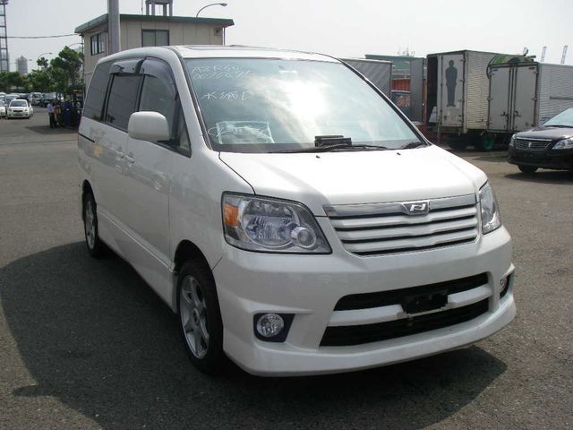 2002 Toyota Noah