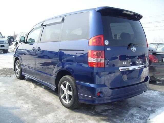 2002 Toyota Noah