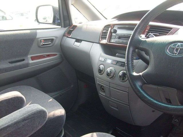 2002 Toyota Noah