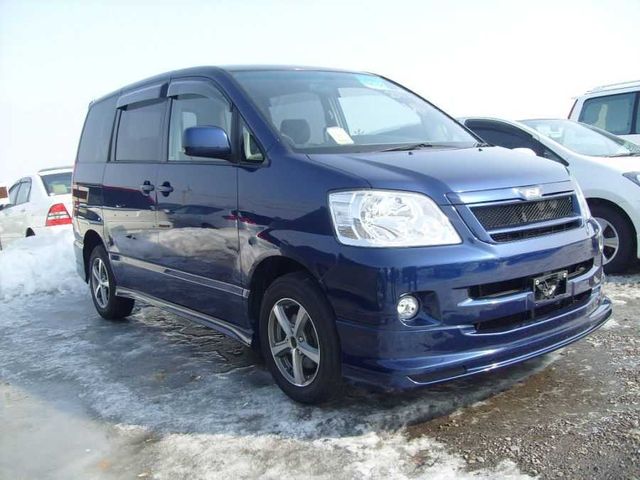 2002 Toyota Noah