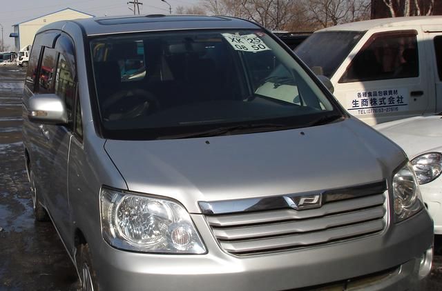 2002 Toyota Noah